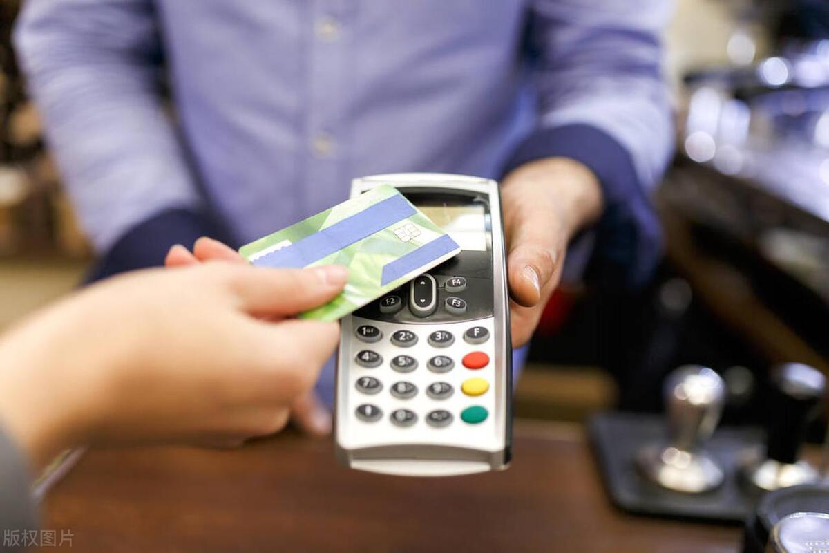 社保银行卡激活必须本人去吗,激活银行卡需要去办卡地方吗