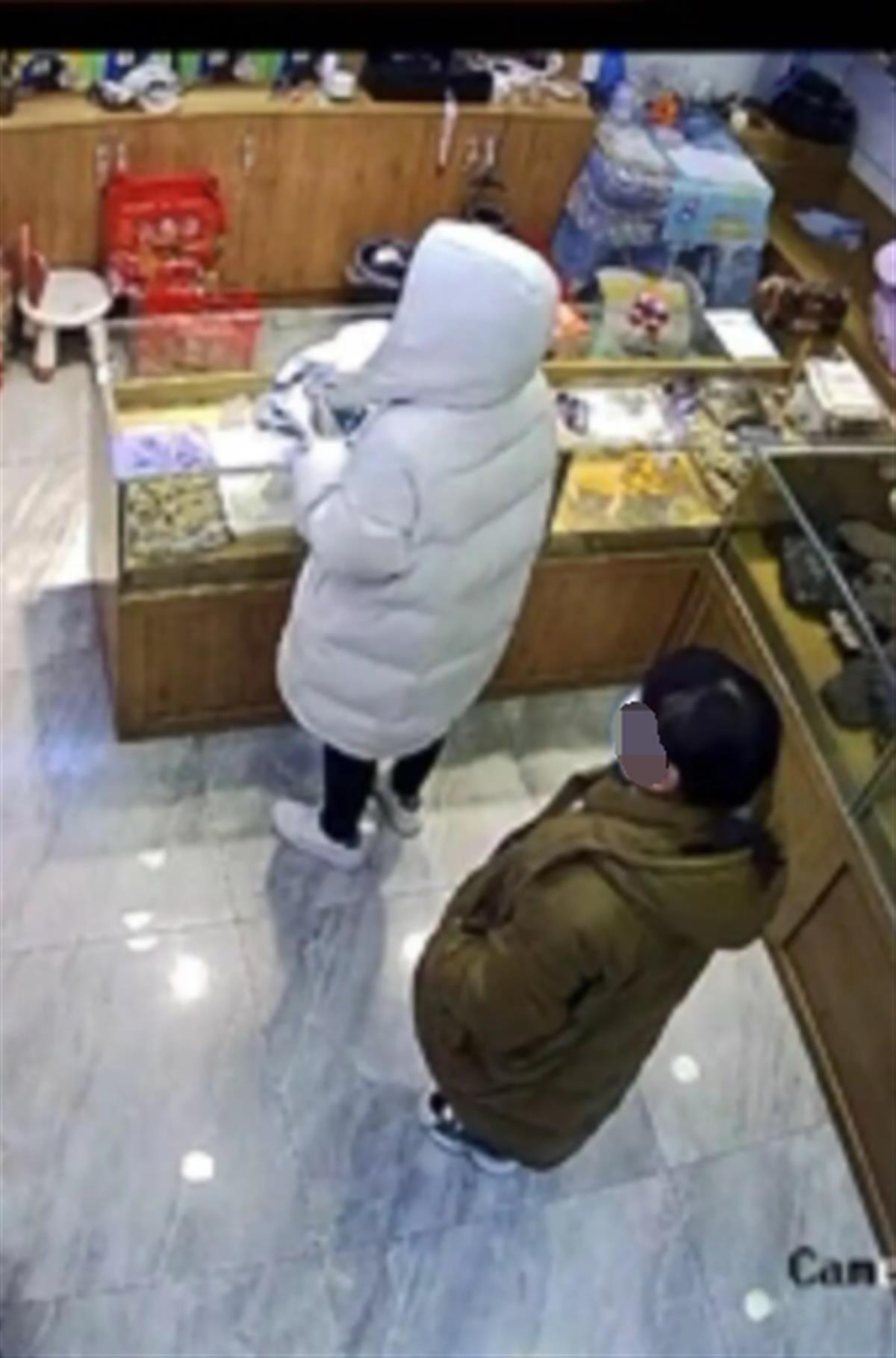 游客买60根虫草仅付98元,两名游客买60根虫草