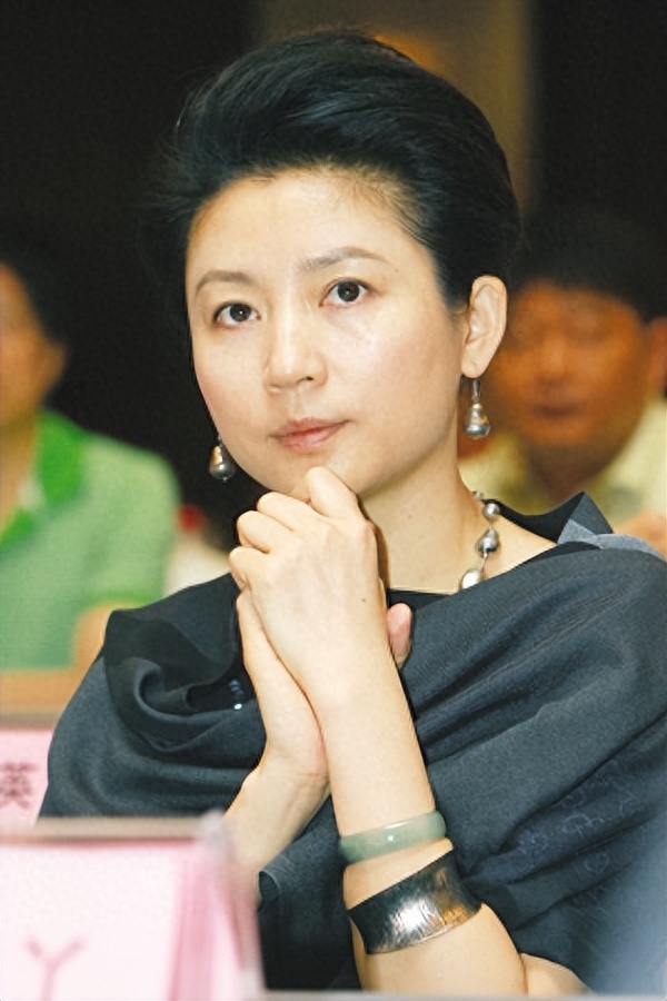 央视一姐王小丫的视频,央视主持人王小丫2000年身体状况