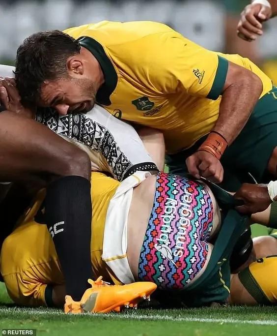 世界足球史上最搞笑的瞬间,世界足坛感人瞬间