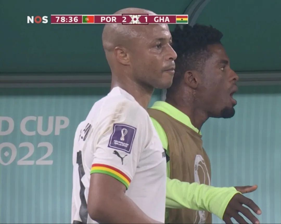 足球名画梅西c罗,c罗回应梅西晒球衣名画