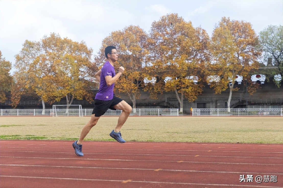 灵动飘逸的脚感你体验过吗？这双跑鞋可以给你答案