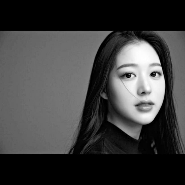 郑秀妍郑秀晶姐妹同台亲密,郑秀妍张俪cp