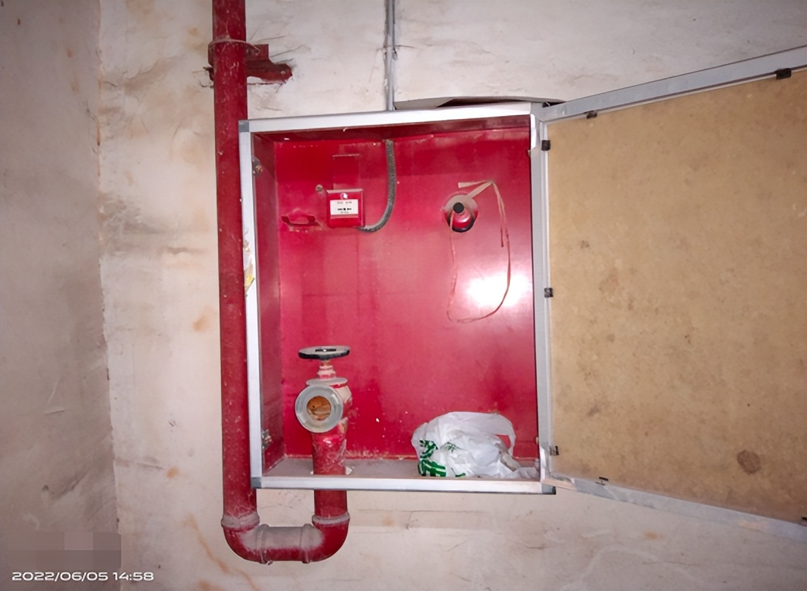 女子被入室抢劫自救后续,女子遭入室抢劫身中数刀装死逃生