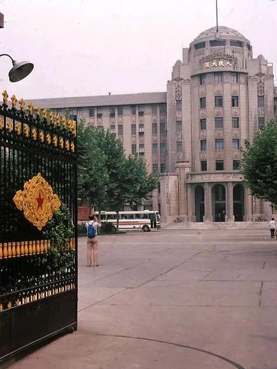 30张真实又罕见的老照片，阴毛假发工作者，我怀疑他用错地方了