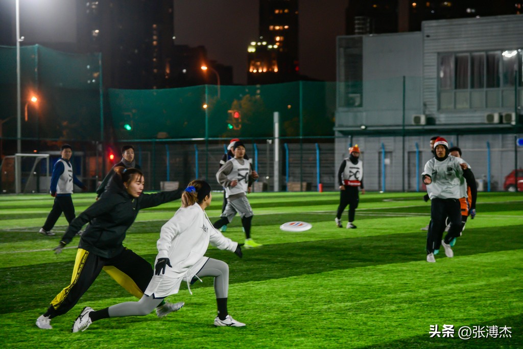 瑜伽裤蜜桃臀，各种搔首弄姿，曾火遍一时的飞盘媛，为何不见了