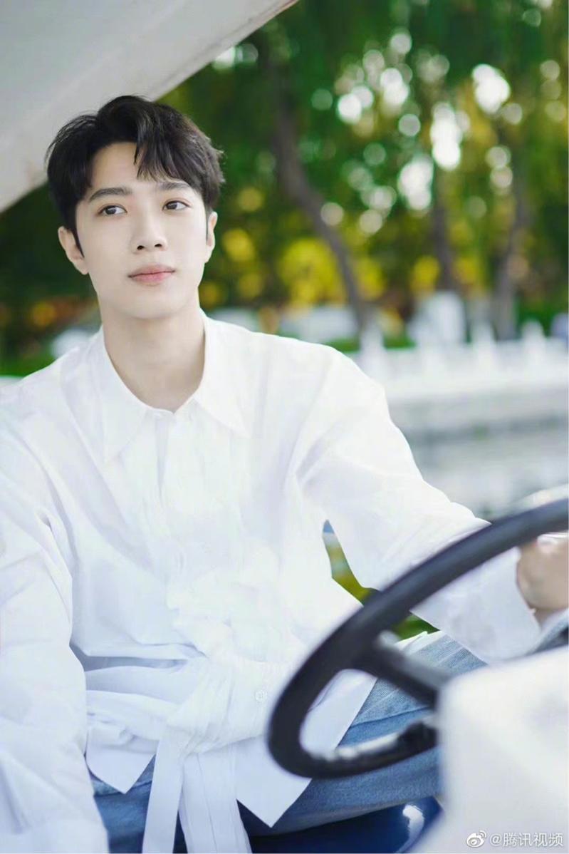 赖冠霖三格高清图片壁纸,赖冠霖高清三格壁纸