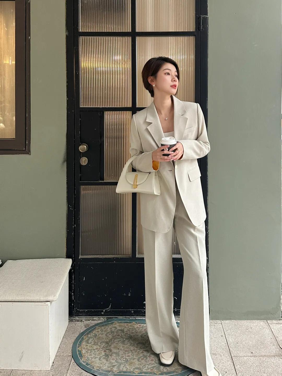 职场短袖西服怎么搭配好看,内搭衬衫搭西服