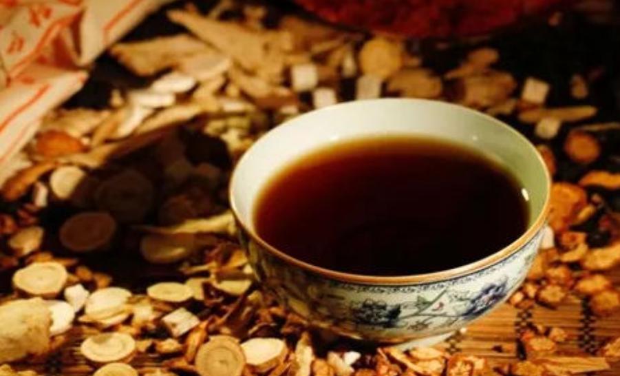 食谱止咳润肺的冰糖雪梨银耳汤,砂锅冰糖雪梨的正确做法润肺止咳