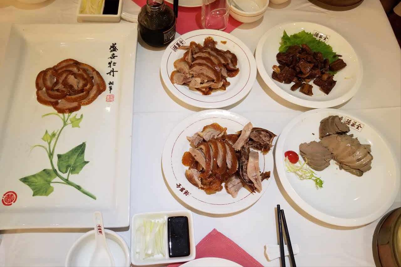 北京哪里可以吃到最正宗的烤鸭,真正的老北京人都在哪里吃烤鸭