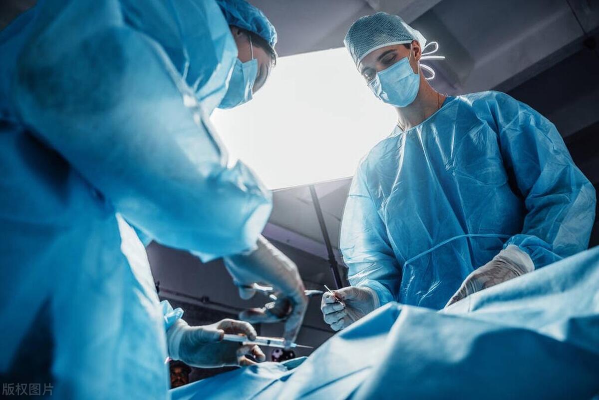 女朋友突然肚子疼想上厕所,女朋友肚子疼上吐下泻