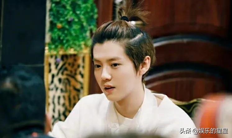 鹿晗丸子头发型图,鹿晗丸子头发型