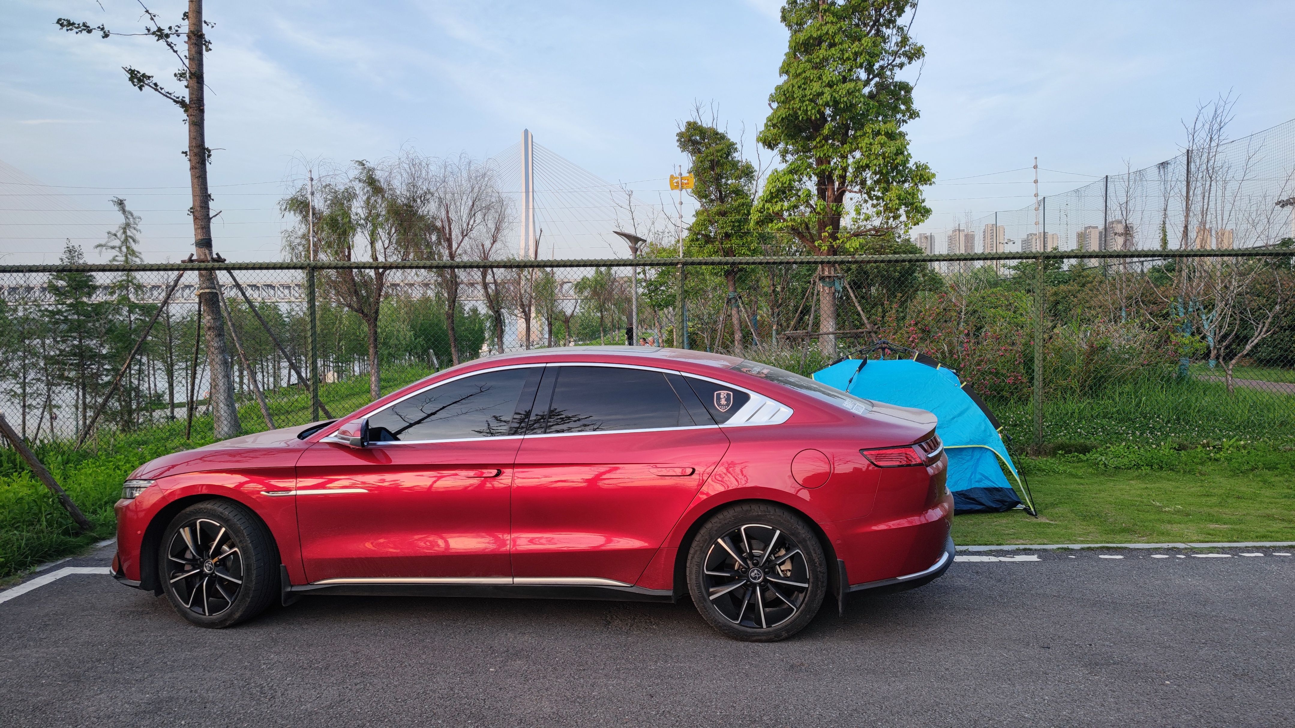 五一武汉江滩旅游人山人海,武汉青山江滩攻略