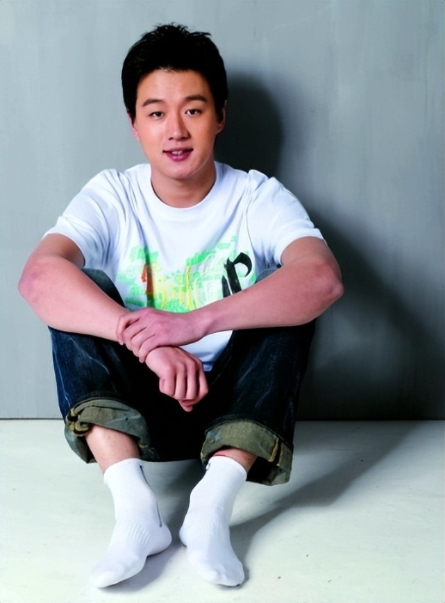 佟大为关悦结婚10周年,佟大为的妻子关悦比老公大多少