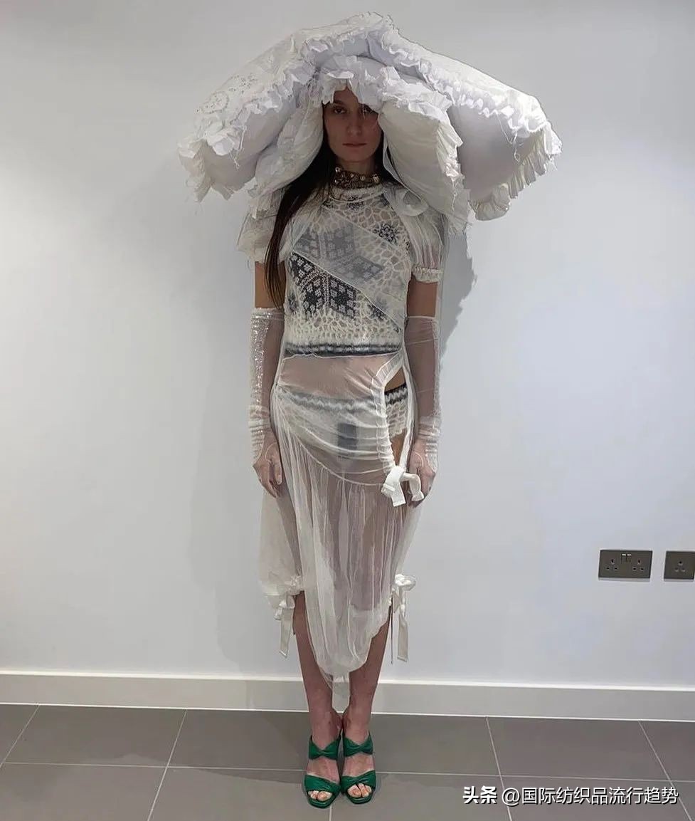 现实中的皇帝的新装,皇帝的新装设计