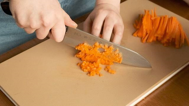 日德进口的菜刀，为什么容易发生断裂，还能用来拍蒜和黄瓜吗？