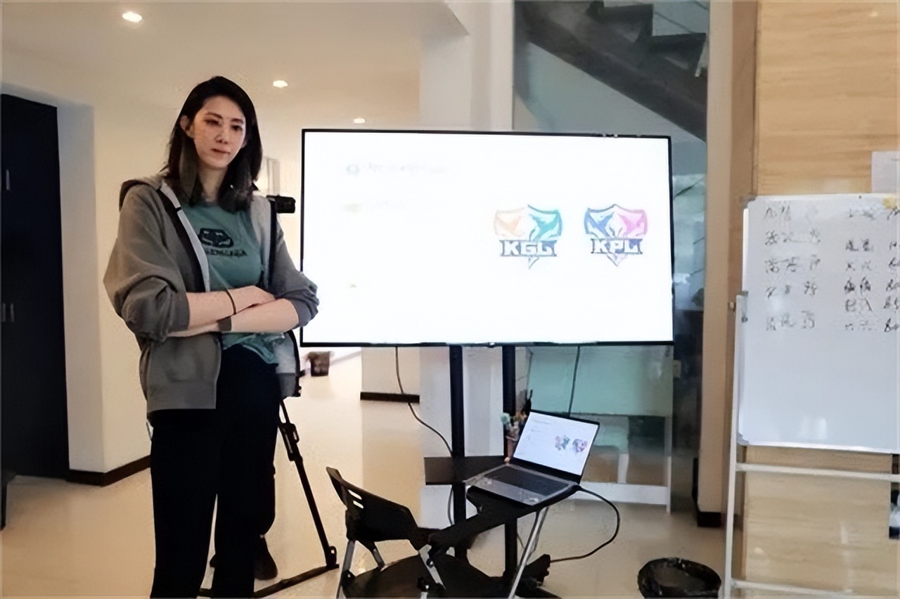 前女排最美队长,女排最美队长久违露面