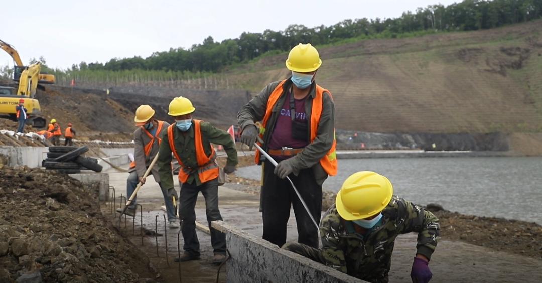 宝清县：点石成金！废弃矿坑变身梦幻“翡翠湖”