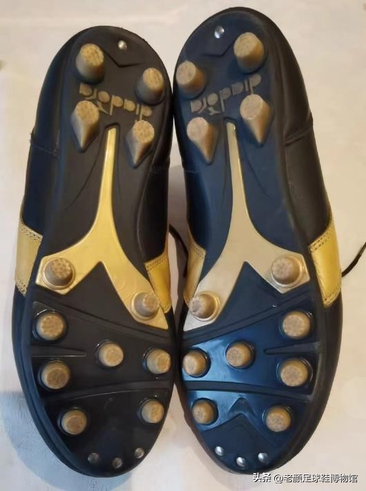 向山寨妥协的意大利第一运动品牌，福建产迪多登陆英国足球鞋圣殿