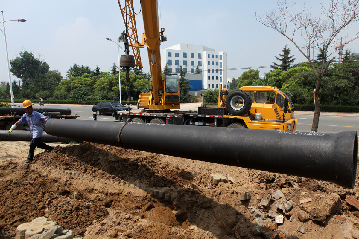 78岁老人晕倒后抽搐，体温高达40度？医生提醒：这是重度中暑