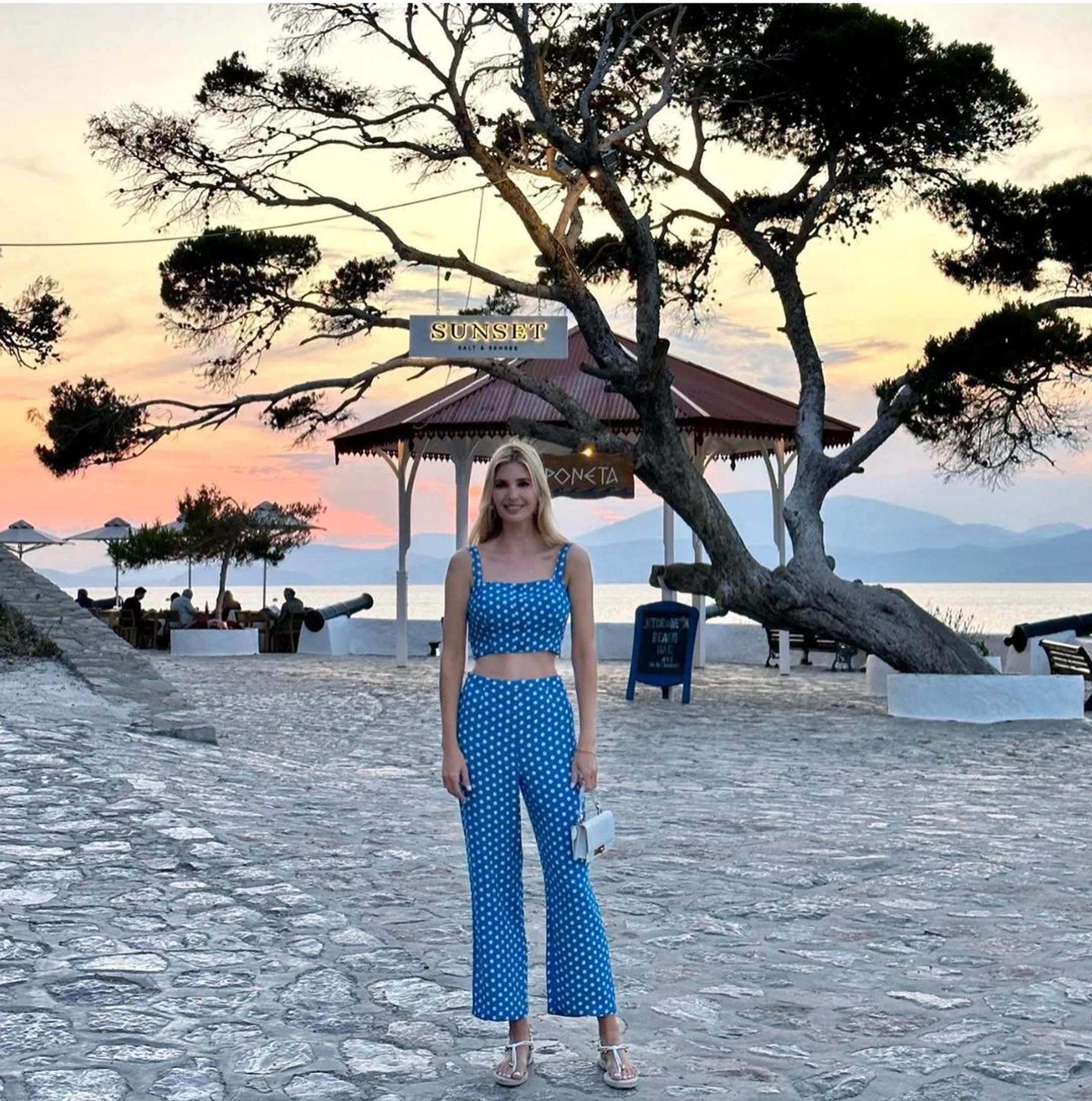 39岁伊万卡素颜出镜给美国人打气,40岁伊万卡惊艳捷克城堡