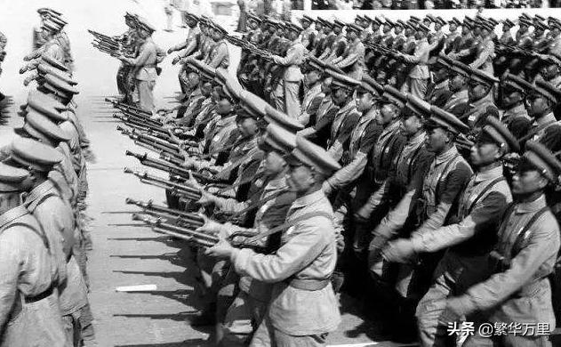 解放军共有几代军服,中国人民解放军1965式军服简介