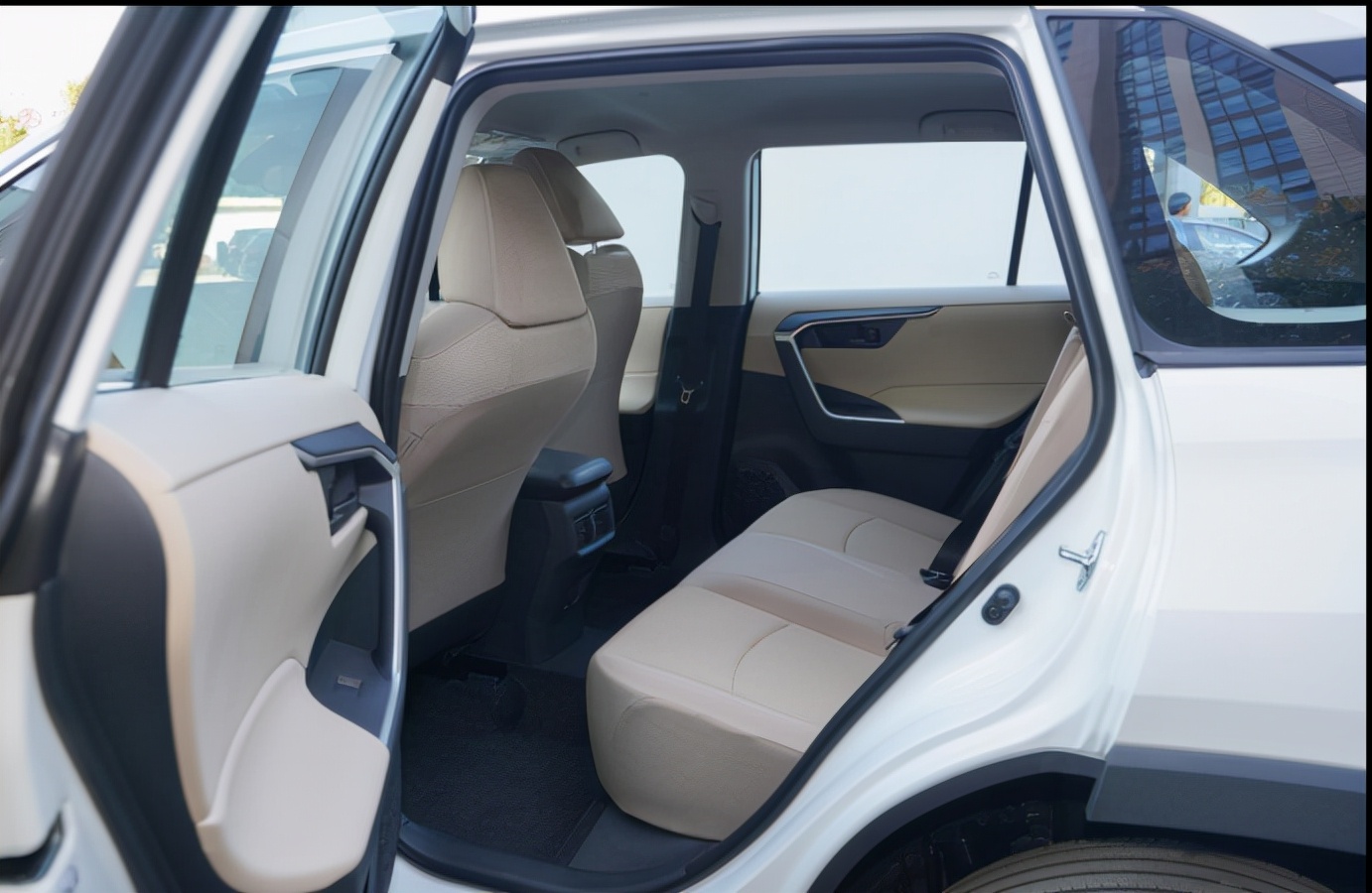 家用suv怎么选大叔们钟爱这两款,低调沉稳中年男人适合开的中型suv