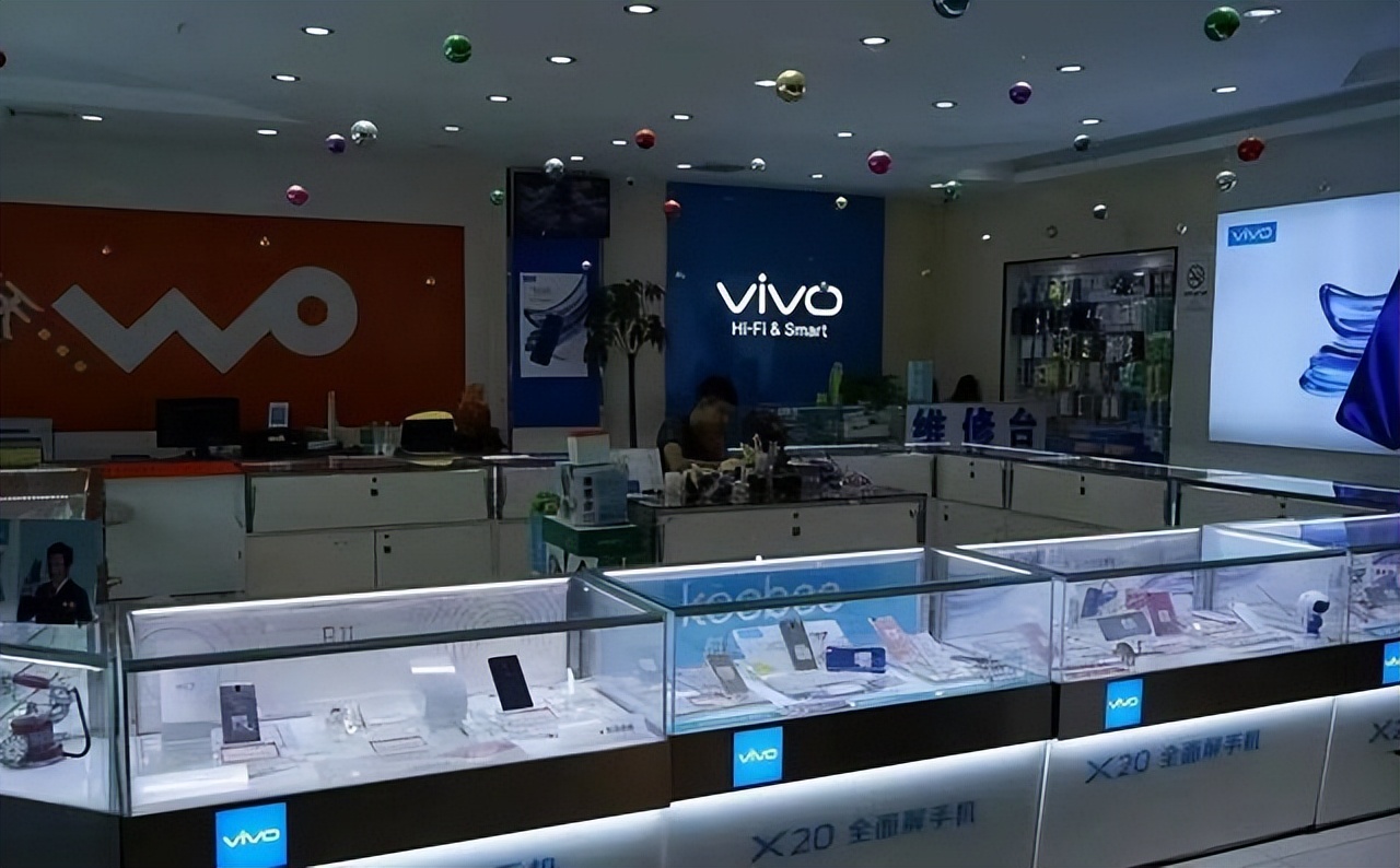 手机店买手机跟网上买哪个贵,买手机实体店便宜还是网购便宜