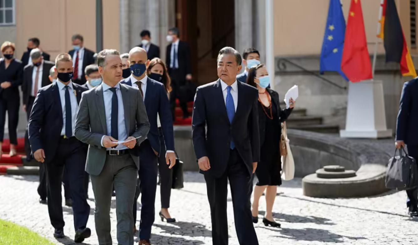 王毅来访当天,法国拿出诚意,欧盟达成共识,取消对中国游客限制