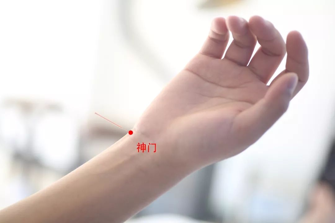 镇静安神的穴位推拿,镇静安神的方剂