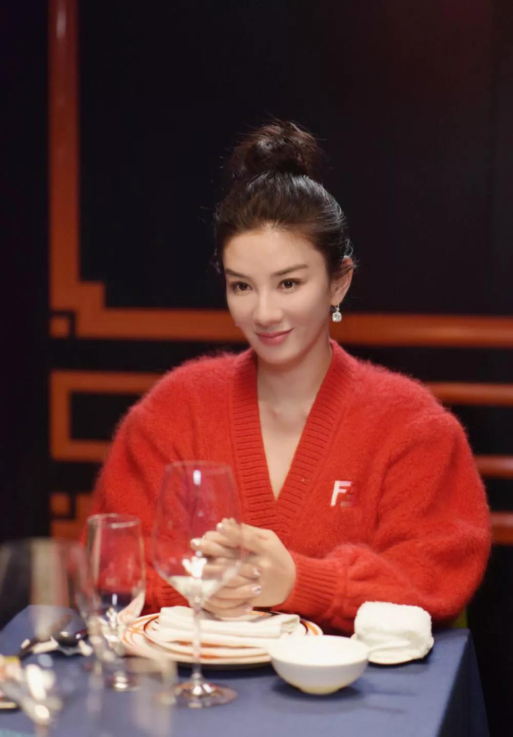 韦唯遭受过家庭暴力吗,贾静雯和韦唯现状