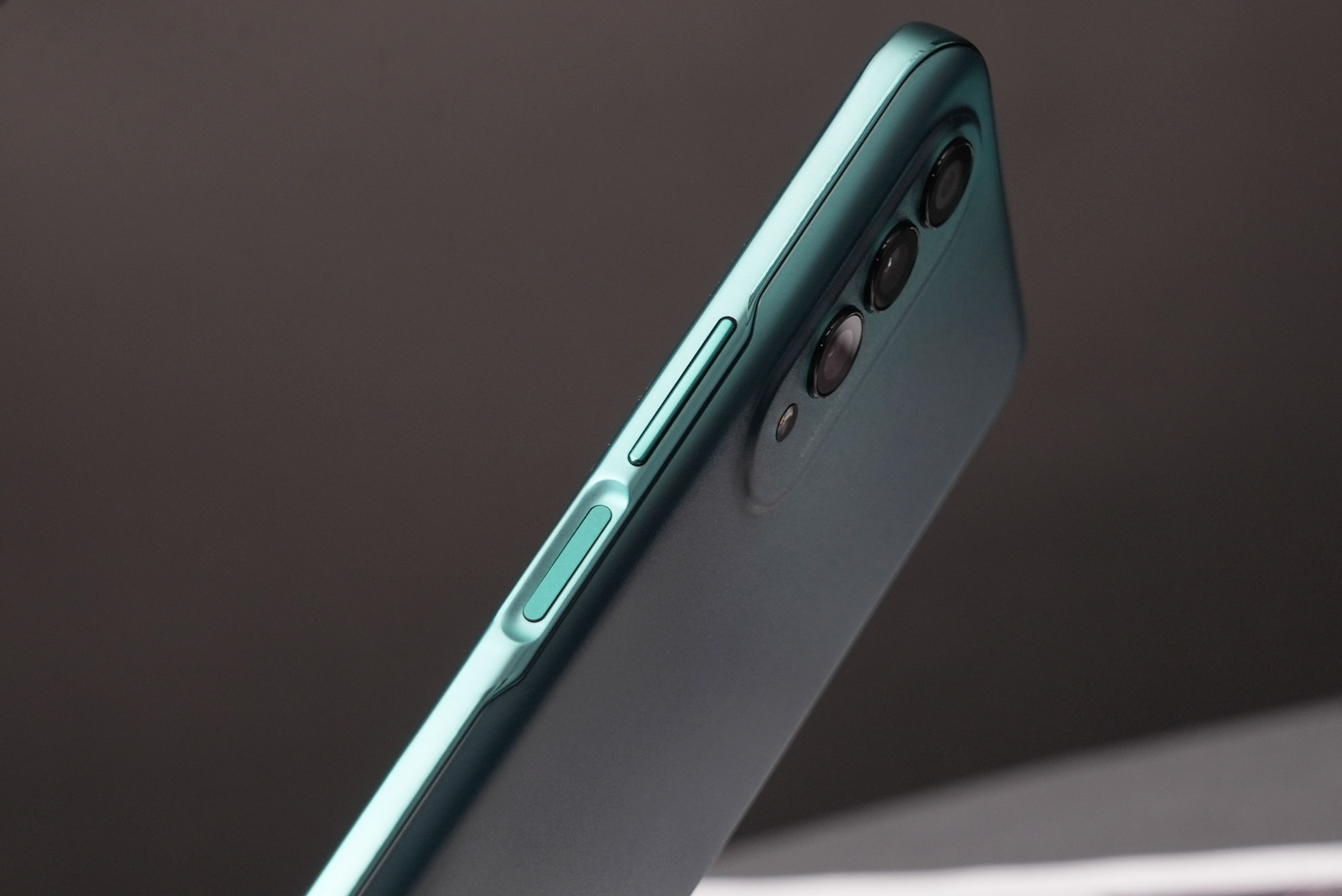 华为nova10z评测：快充/磨砂/高像素“低价高配”的诚意之作