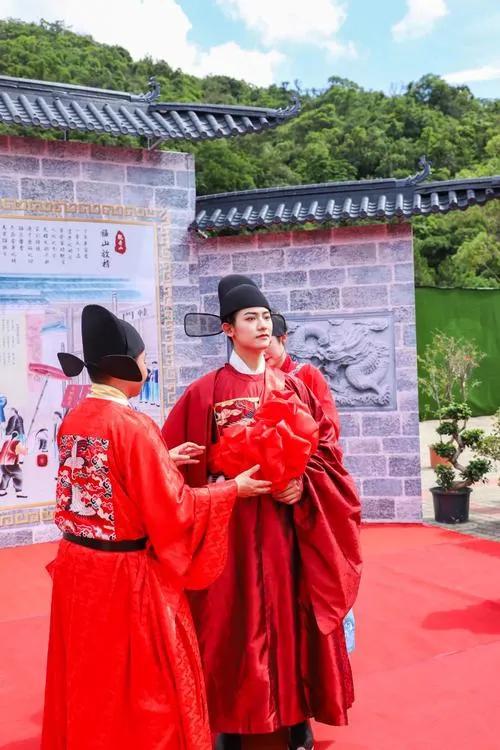 为什么结婚时叫新郎新娘,结婚时为什么叫新郎新娘