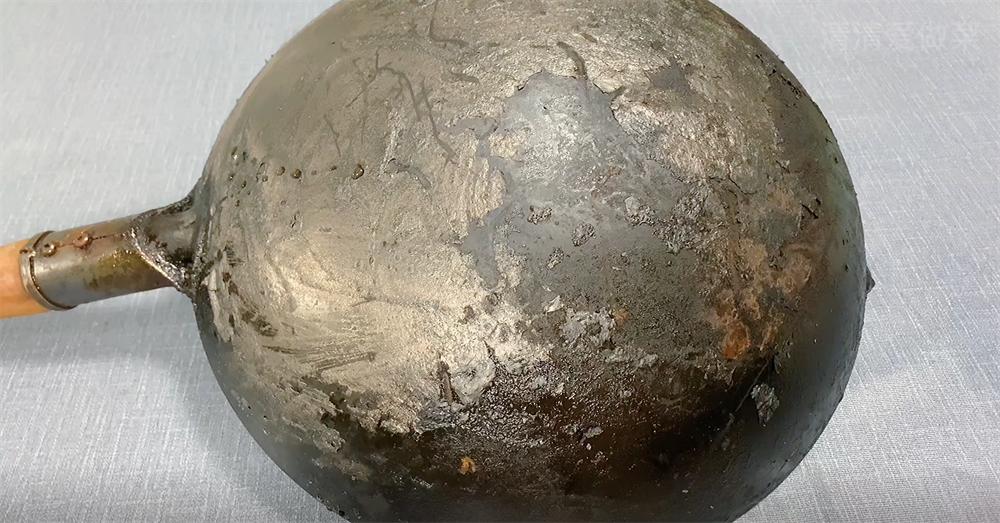 锅用久了油污怎么办,顽固油渍锅清洗小妙招