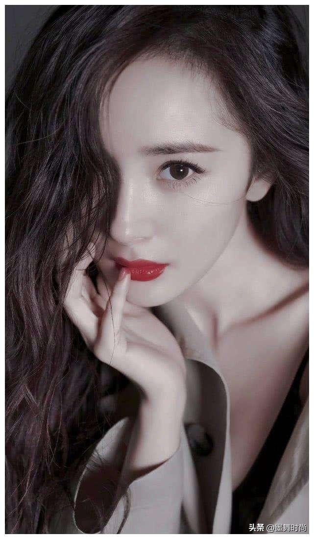 女性涂抹眼霜标准,眼霜顺时针还是逆时针打圈