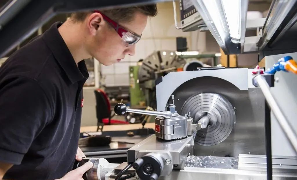 德国数控机床招聘信息,国外数控机床工招聘