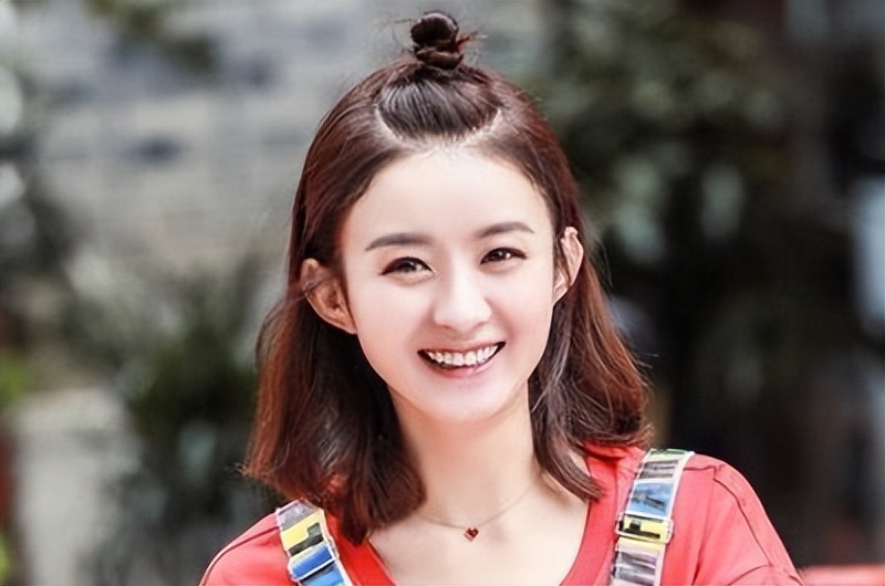 袁姗姗戴帽子参加婚礼,袁姗姗参加弟弟婚礼衣服