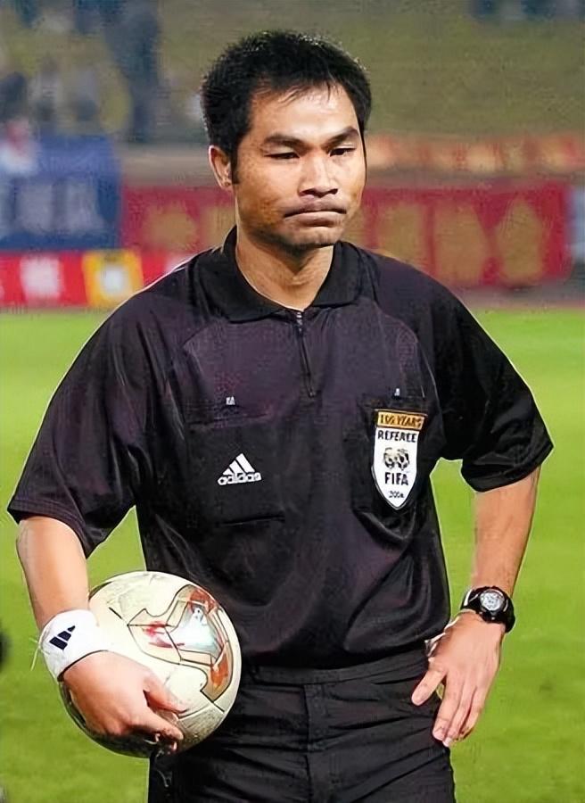 裁判罚下上港主教练,上港主教练谈中超夺冠