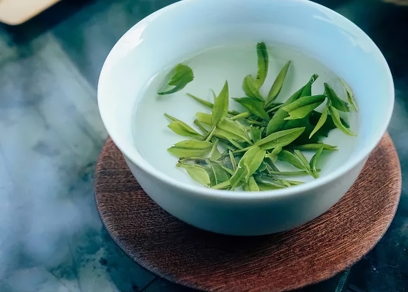 不管红茶还是绿茶适合自己就好,绿茶和红茶哪个更坑