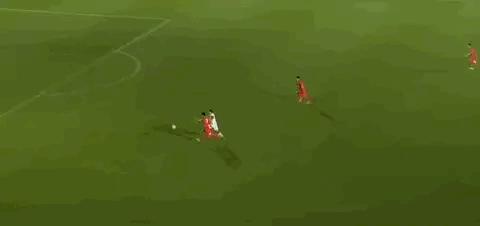 国足后防线迎来新高塔！1米89中卫首秀惊艳，3项数据全场最佳