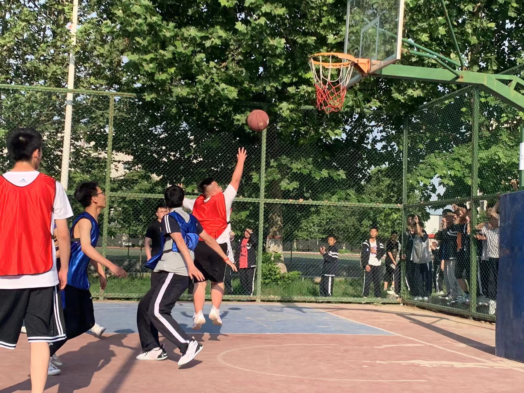 白朗县中学喜迎二十大篮球比赛,精彩纷呈的校园篮球比赛