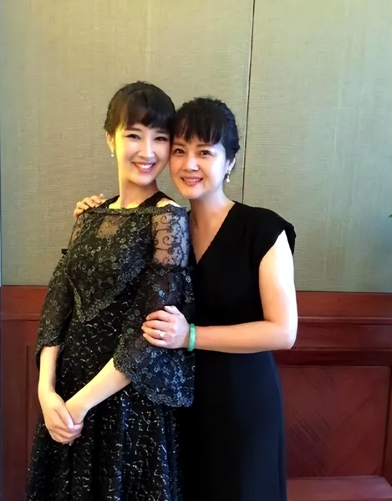 当红女星奚望眼里纠结继父的爱,奚望的明星妈妈