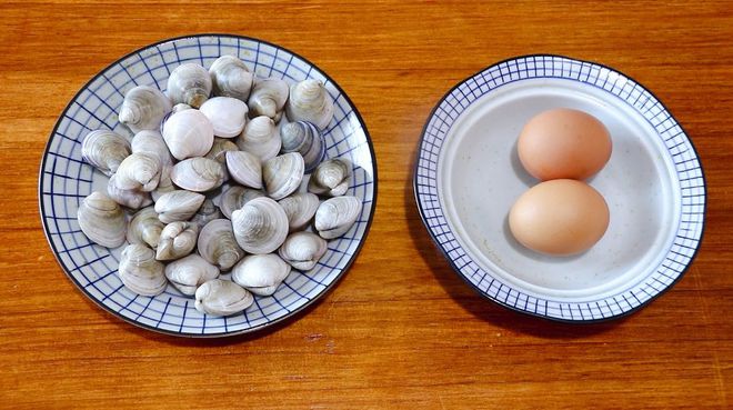 洗蛤蜊的方法,为什么用盐水泡蛤蜊不开口吐沙