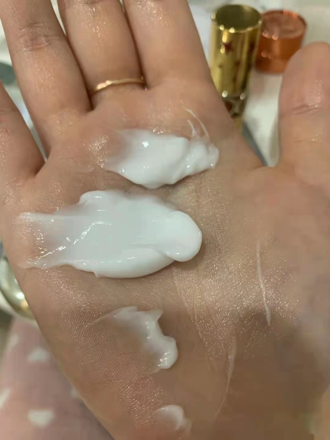 干性皮肤适合用的面霜哪个牌子,什么牌子的面霜适合混合肤质