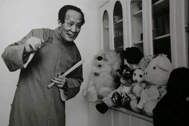 牛群哪一年离开冯巩的,73岁牛群现状