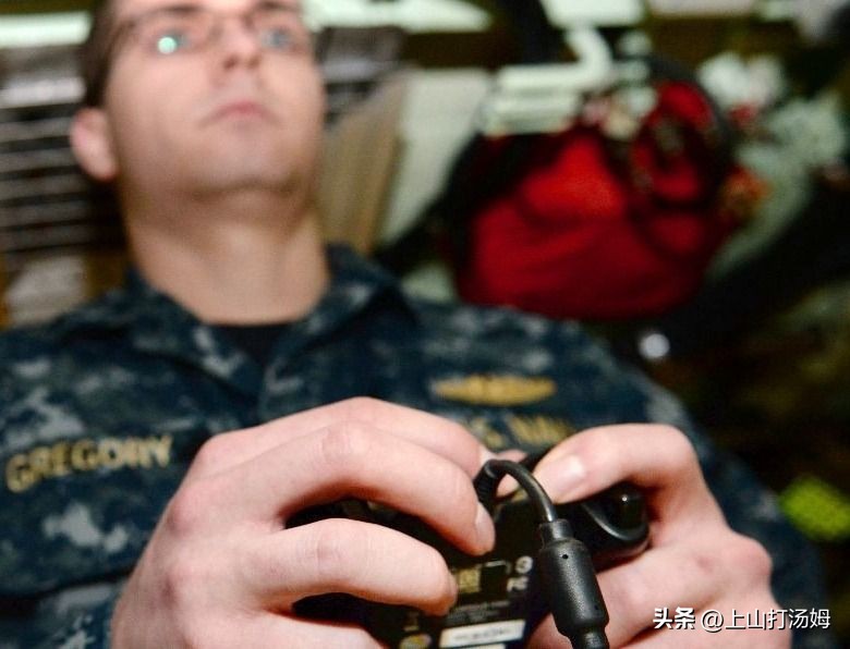 泰坦号操作,泰坦尼克号观光潜艇操控手柄