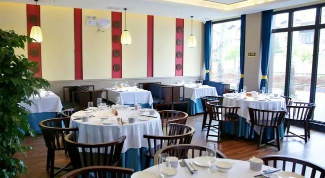 记者卧底实探麦当劳餐厅,北京三里屯餐厅酒吧