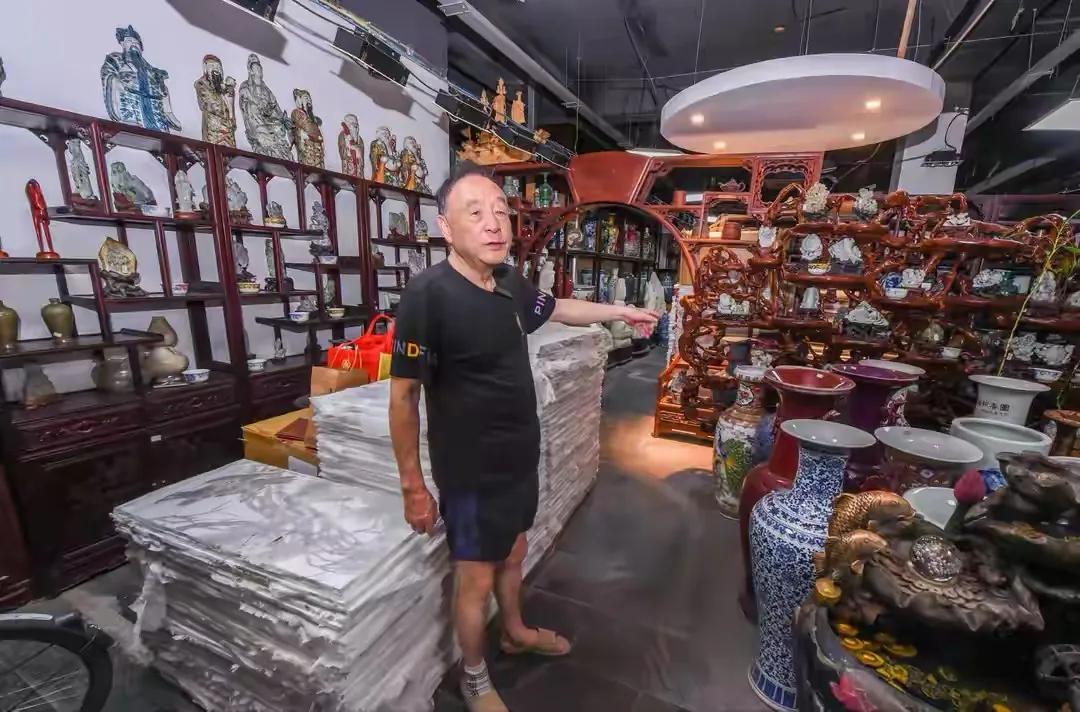 2022年57岁妇女跟8旬老翁离婚,分得5亿家产,老翁气晕：丢财又丢人