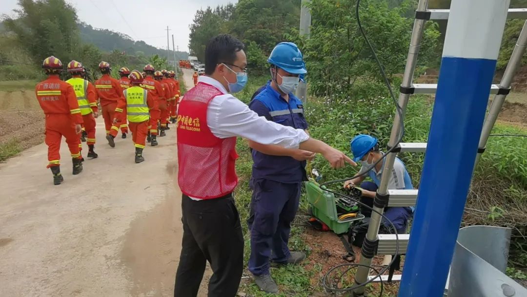 东航客机搜救现场画面,东航坠机搜救现场
