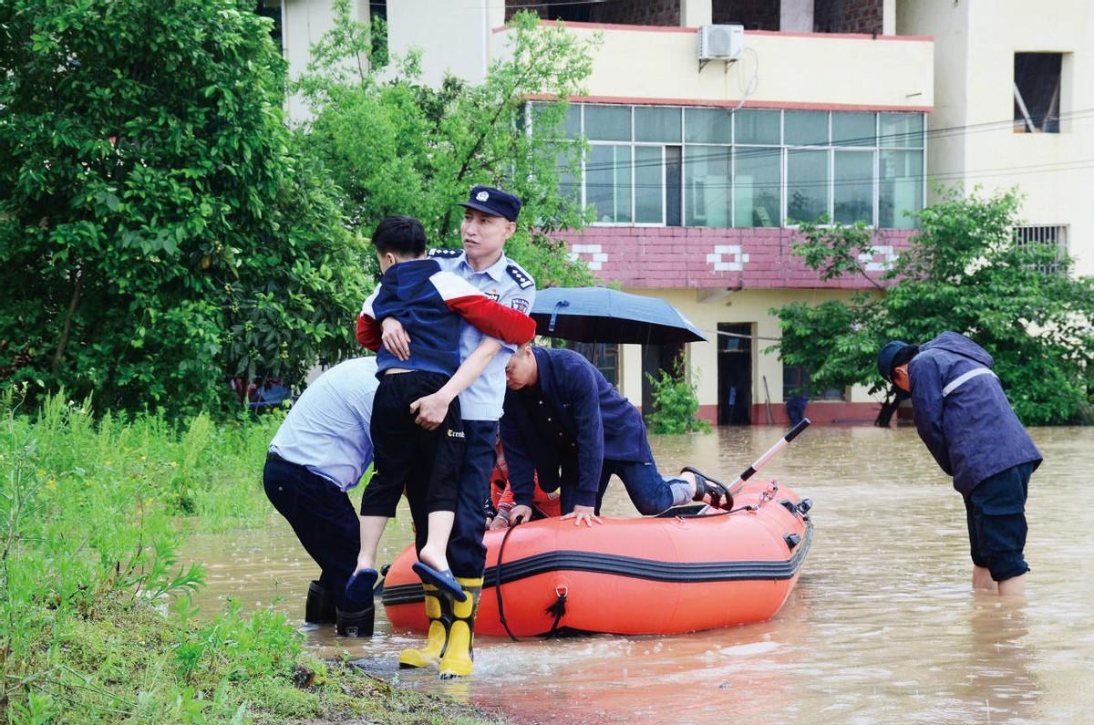 中国警察的深度解析,当今的中国警察给我们的印象